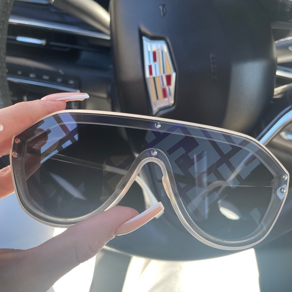Fendi sunglasses - Picture 2 of 3